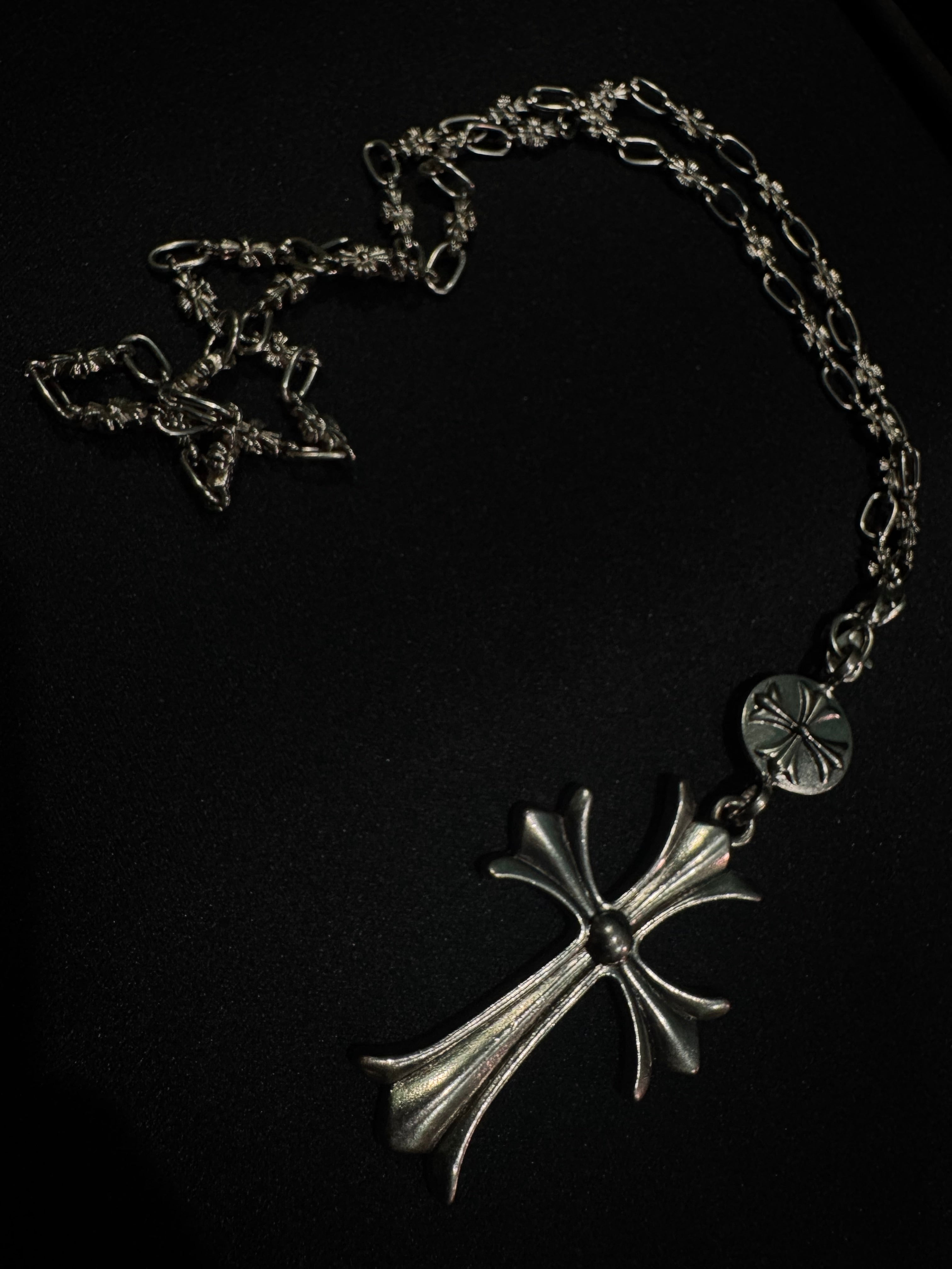 Grand Fleur Cross | CG-NEC-21